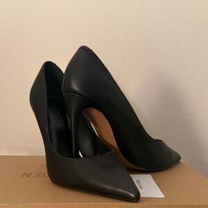 Steve Madden Thrive Classic Black Heels